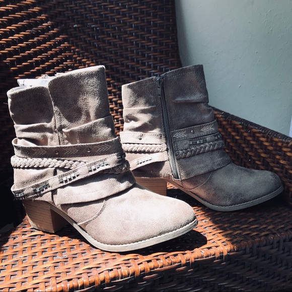 SOLD - Picture 2 of 4